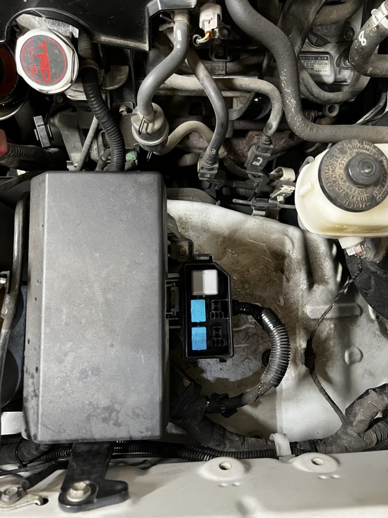 002 fuse box.jpg