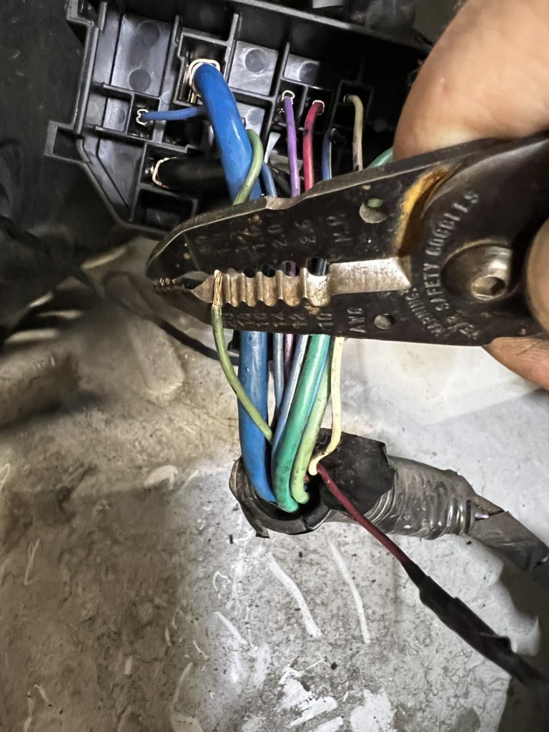 012 Green wire expose .jpg