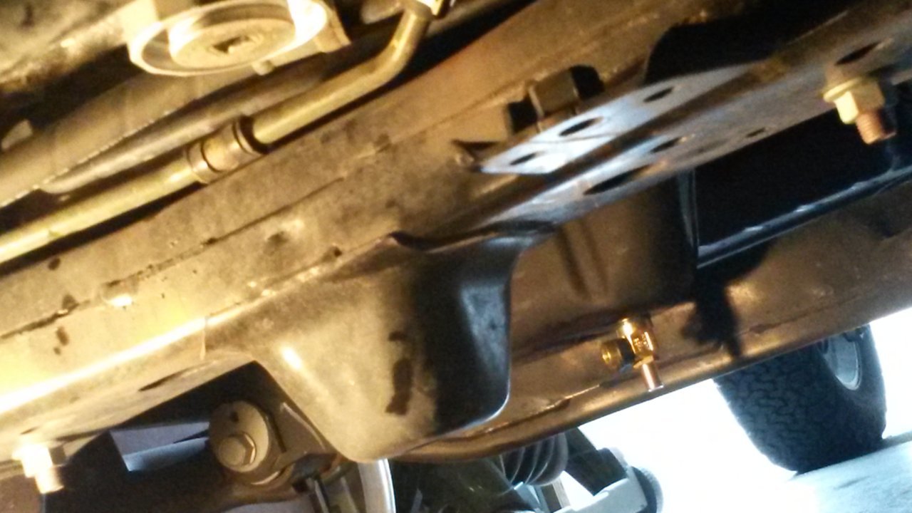 018 install fill cap and dipstick and start truck to leak test.jpg