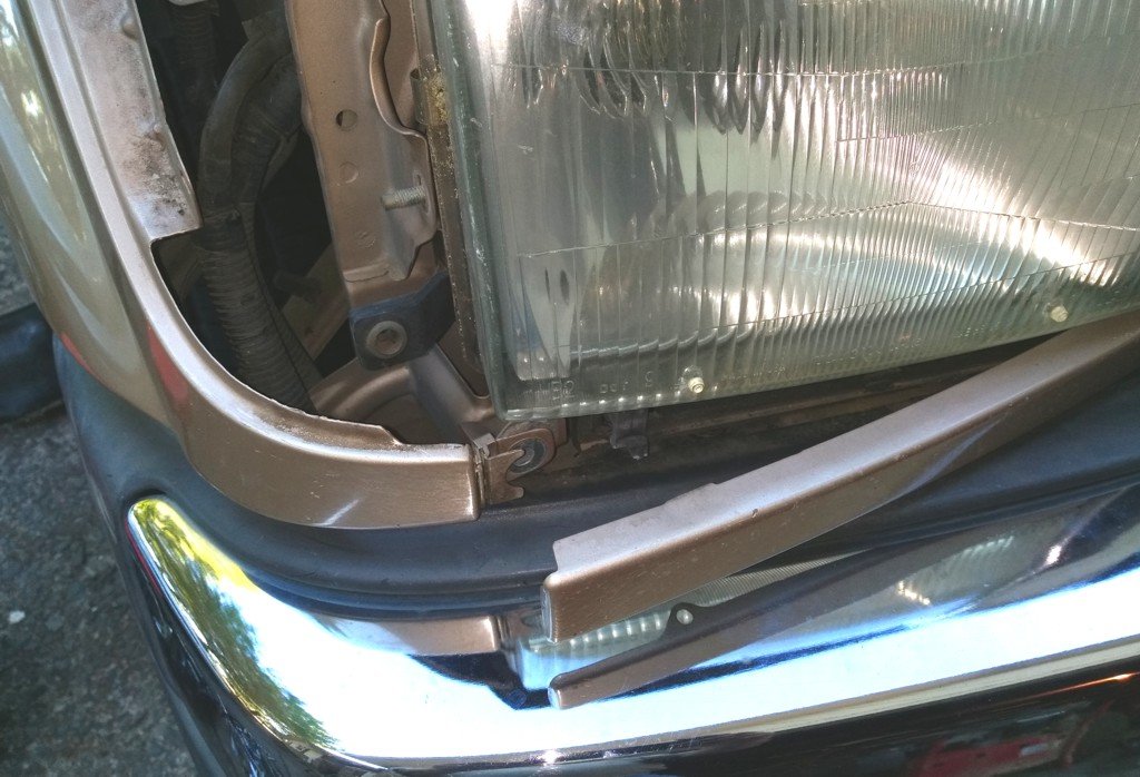 01_Fender_Removal_893cec36667a52d027100797e73a744c32475fa2.jpg