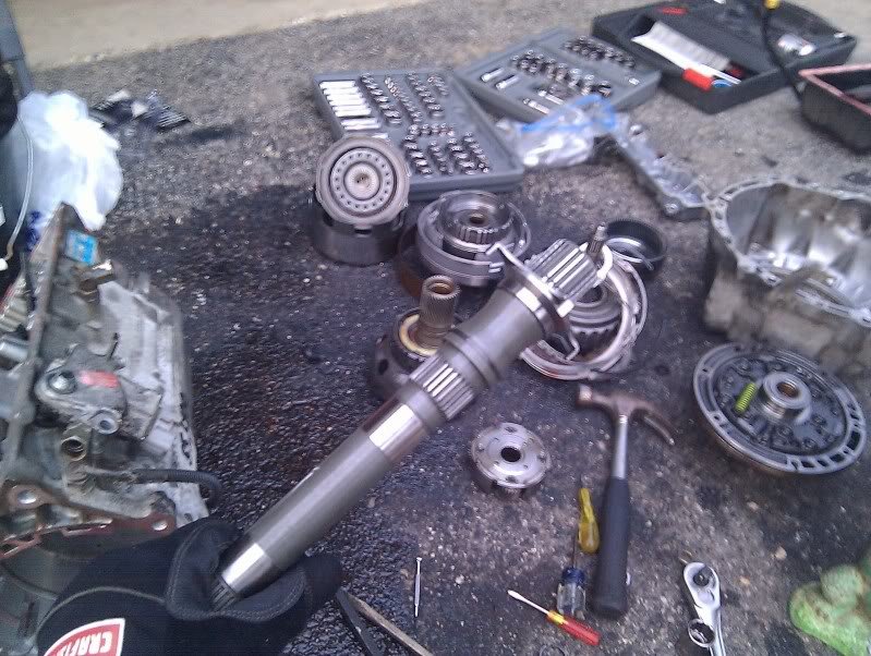 02-Pullingoutputshaft_ffe767be36f2a0e8aff824cd8add8fe8003cc710.jpg