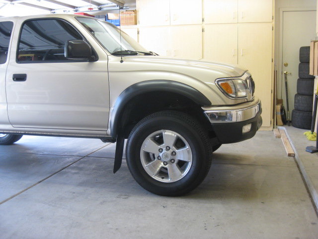02 tacoma With 2010 wheels & old tires 001.jpg