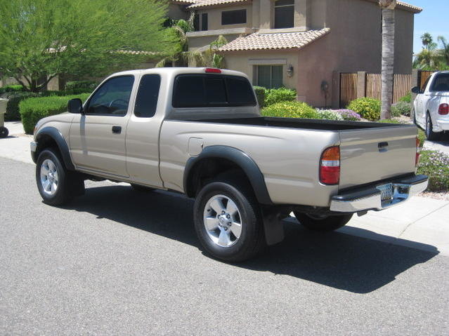 02 tacoma With 2010 wheels & old tires 006.jpg