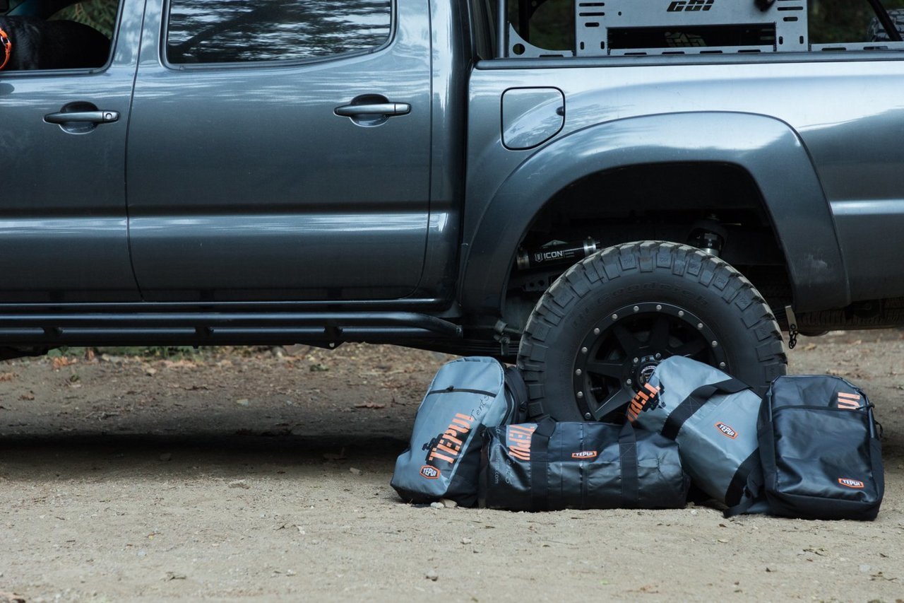 039_4U0A0336_cover_bags_2000px_1400x.jpg