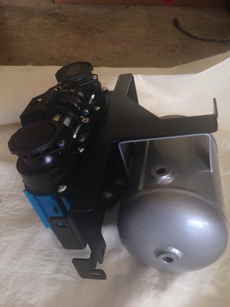 03_ARB_Viair Tank Mounted beneath.jpg