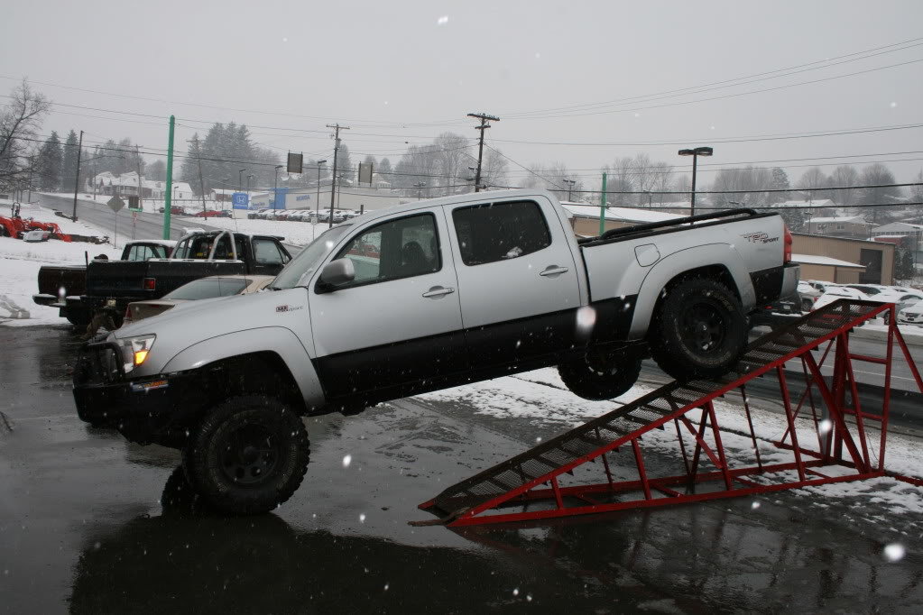 04-02-2011BigFootatCarmansTire007_151339cacb76bf5aeb5e3db5822696e678e5a045.jpg