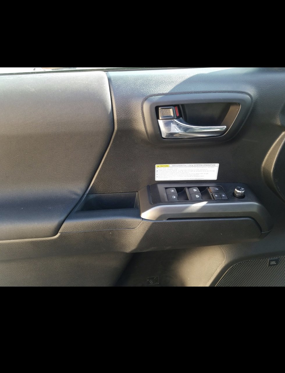 Toyota tacoma deals interior door handle