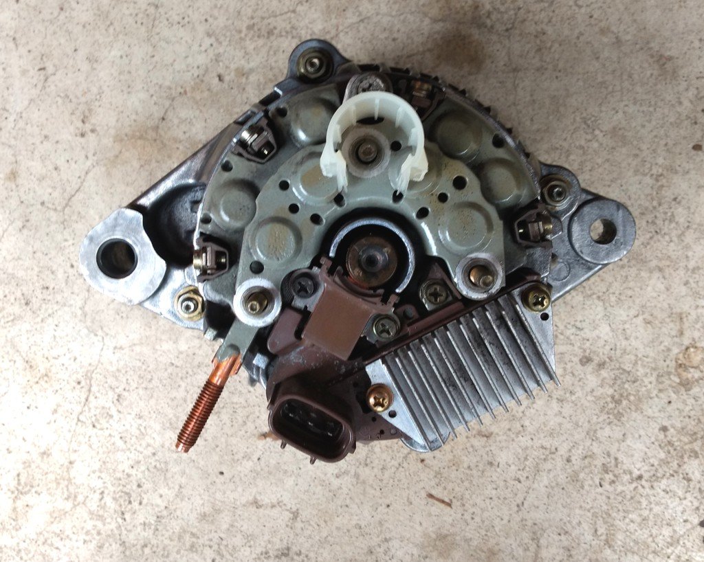 04_Alternator_Brush_a55b45a6bc920905fb65c826ff19008f5a877ab0.jpg