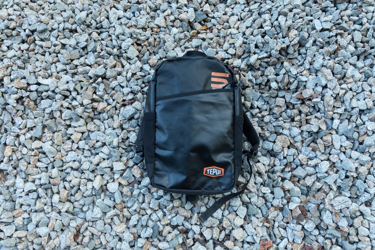 054_4U0A0379_cover_bags_2000px_1400x.jpg