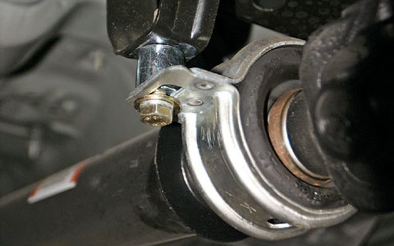 0705tr_34_z+2006_toyota_tundra+carrier_bearing.jpg