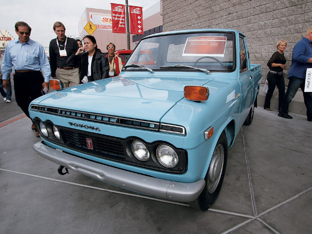 0709mt_07_z+1971_toyota_hi_lux+front_view.jpg