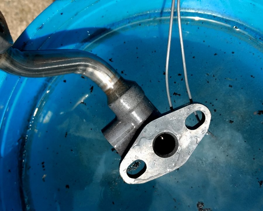 07_Clean_EGR_Tube_zpsibsiwbqd_6f83a0bea73bfd5b00808083e0324f44c1bbc349.jpg