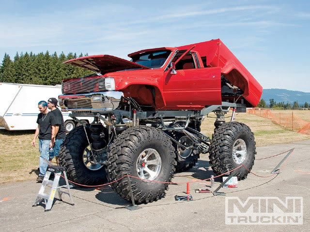 0903mt_06_z2008_summer_slam_custom_truck_394e7372d77515ebc25be81e2d2392206b86fec7.jpg