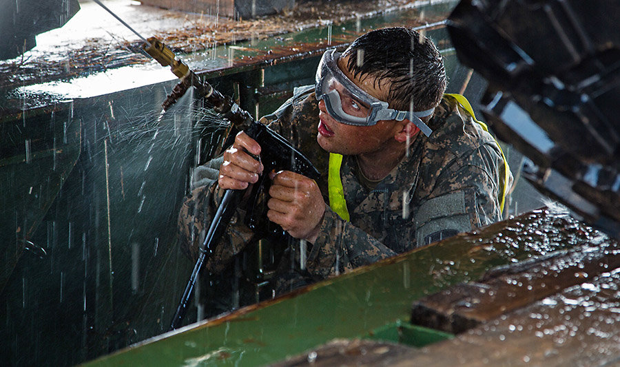 101st-Sustainment-Brigade-wash-rack-gets-visit-from-Brig.-Gen.-Frank-Tate-in-Liberia.jpg