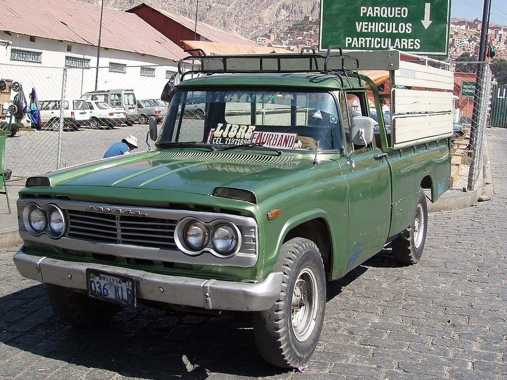 1024px-Toyota_truck1.jpg