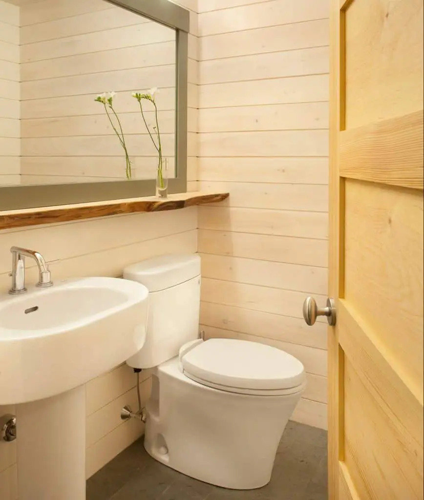 11-bathroom-shelf-ideas-decorsnob-e1547400302321-868x1024.jpg.jpg