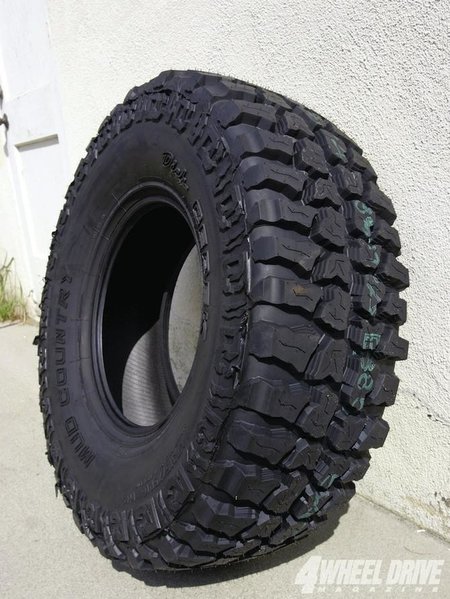 1110-4wd-02+dick-cepek-mud-country-radial-tire+angle-view.jpg