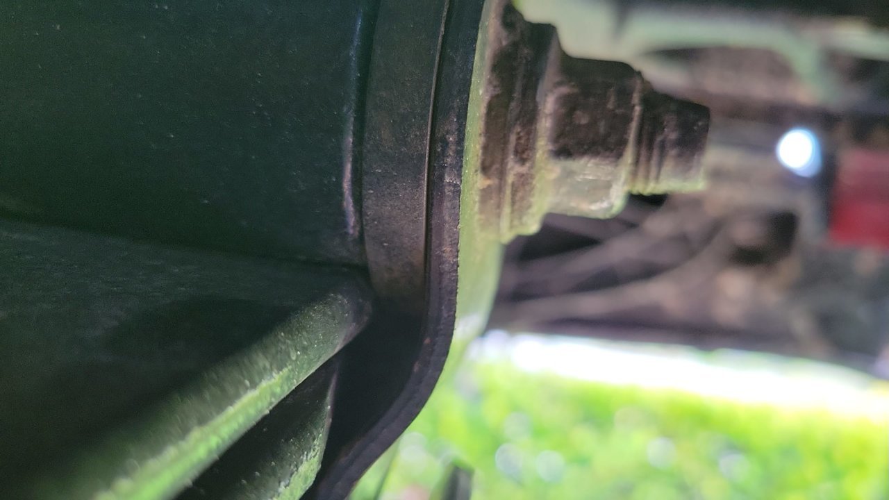 111R 112R leaf spring in shackle (3).jpg