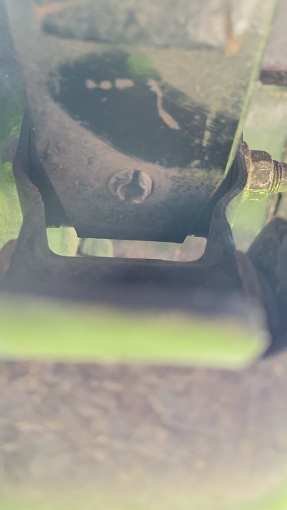 111R 112R leaf spring in shackle (4).jpg
