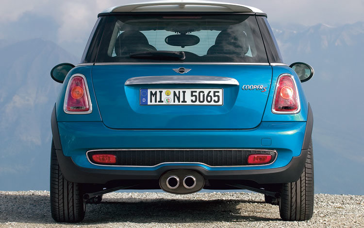 112_0702_06z-2008_mini_cooper-rear_view_90a85478a477beaf6652bd0fd95f1fd4a6291991.jpg