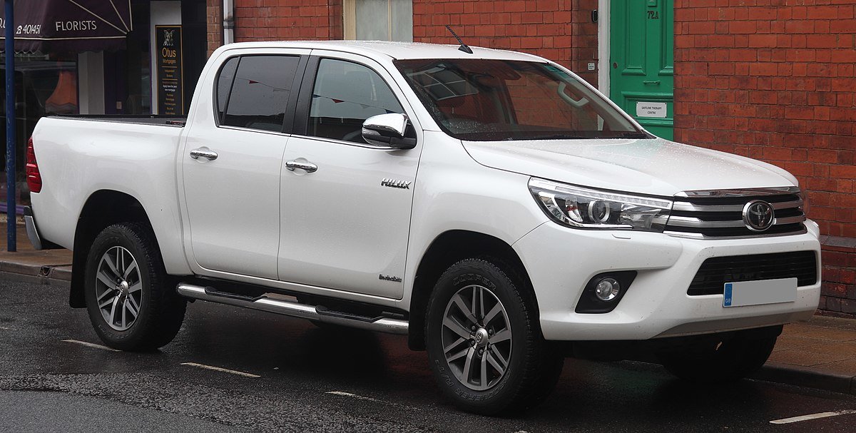 1200px-2016_Toyota_HiLux_Invincible_D-4D_4WD_2.4_Front.jpg