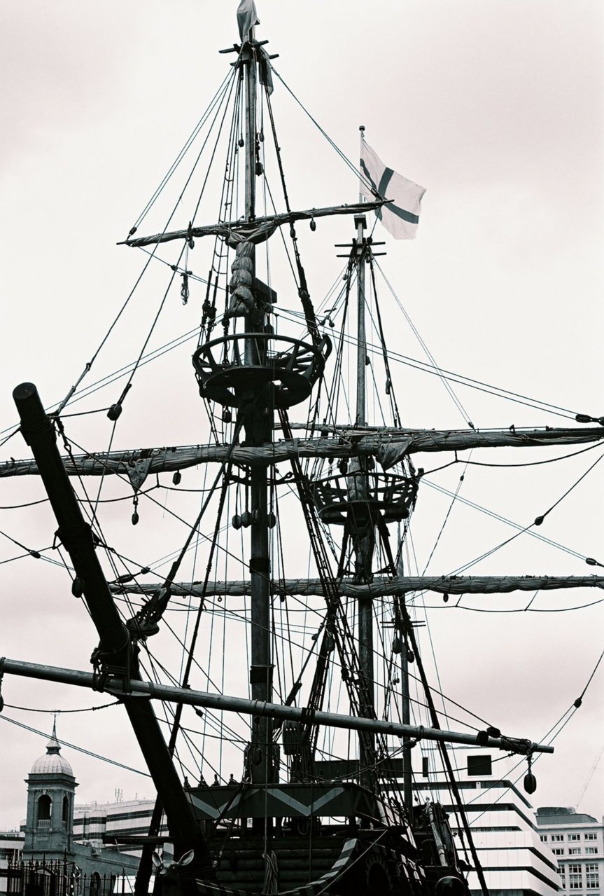 1200px-SquareRigging-2.jpg
