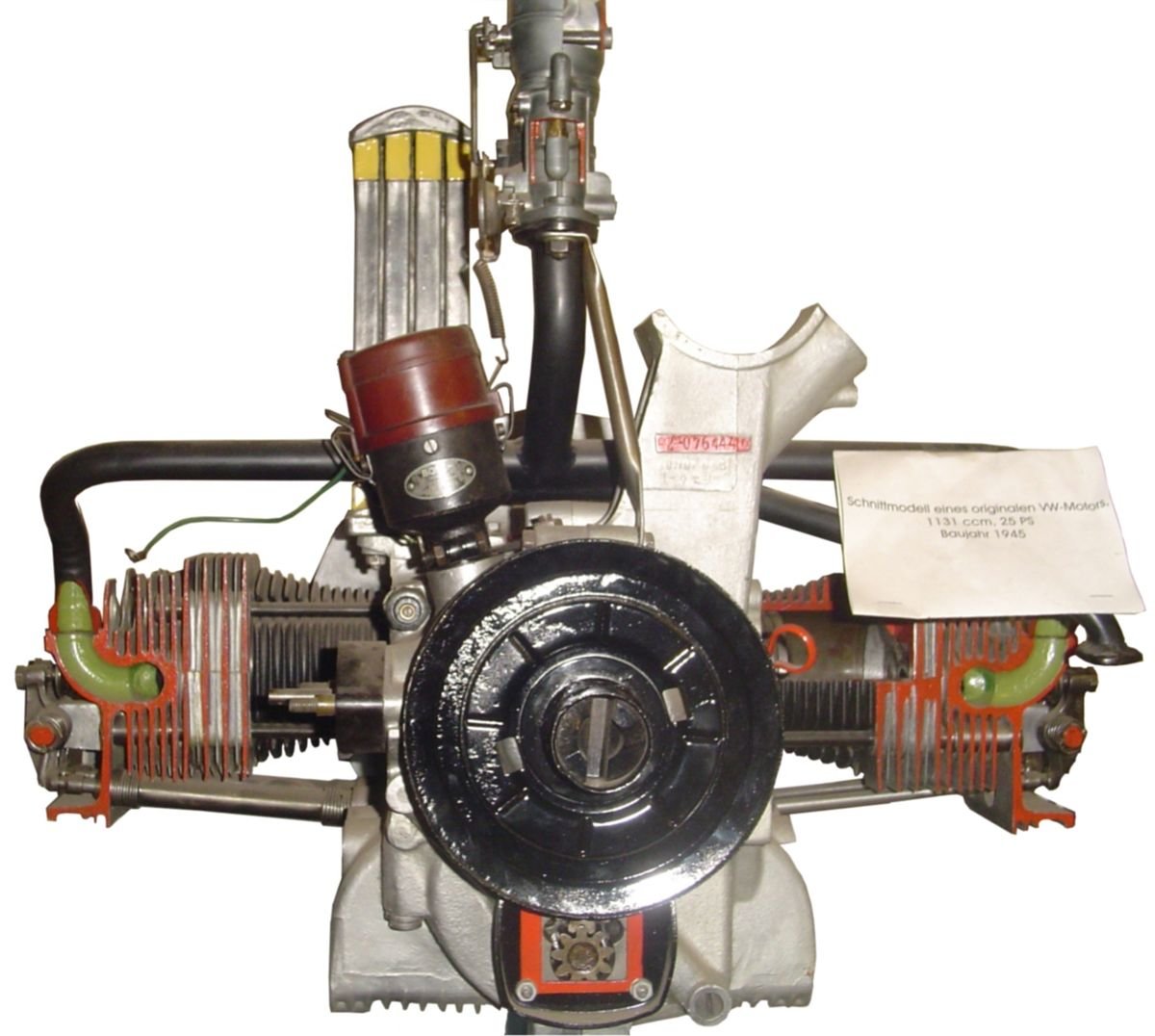 1200px-Volkswagen_motor_cut_1945.jpg