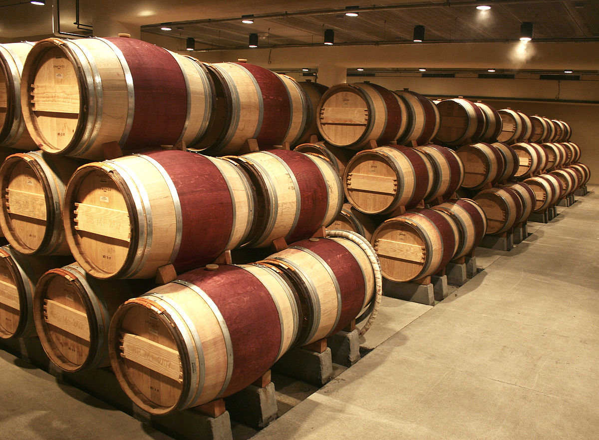 1200px-Wine_Barrels.jpg