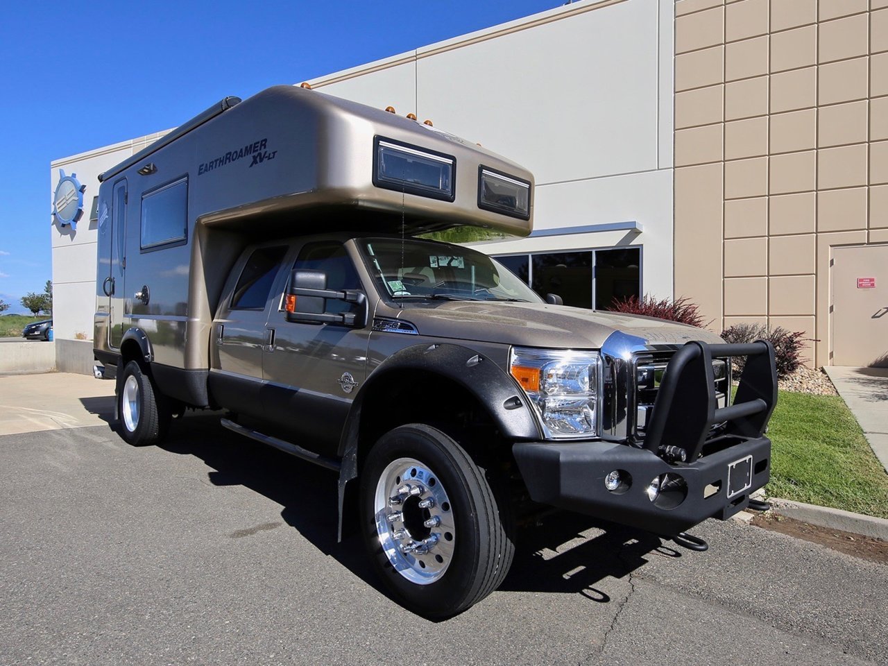 127-Front-34-Passenger-resized-4.jpg