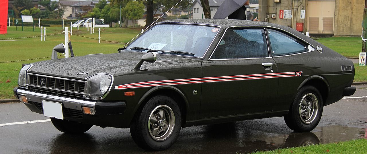 1280px-1975_Toyota_Sprinter_Coupe_1600_Trueno_GT.jpg