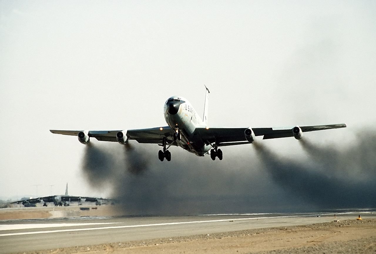 1280px-Boeing_KC-135_J57_takeoff.jpg