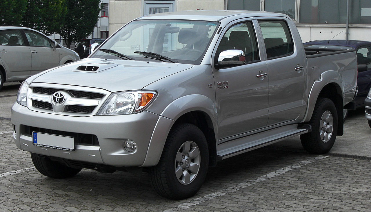 1280px-Toyota_Hilux_Double_Cab_3.0_D-4D_front.jpg