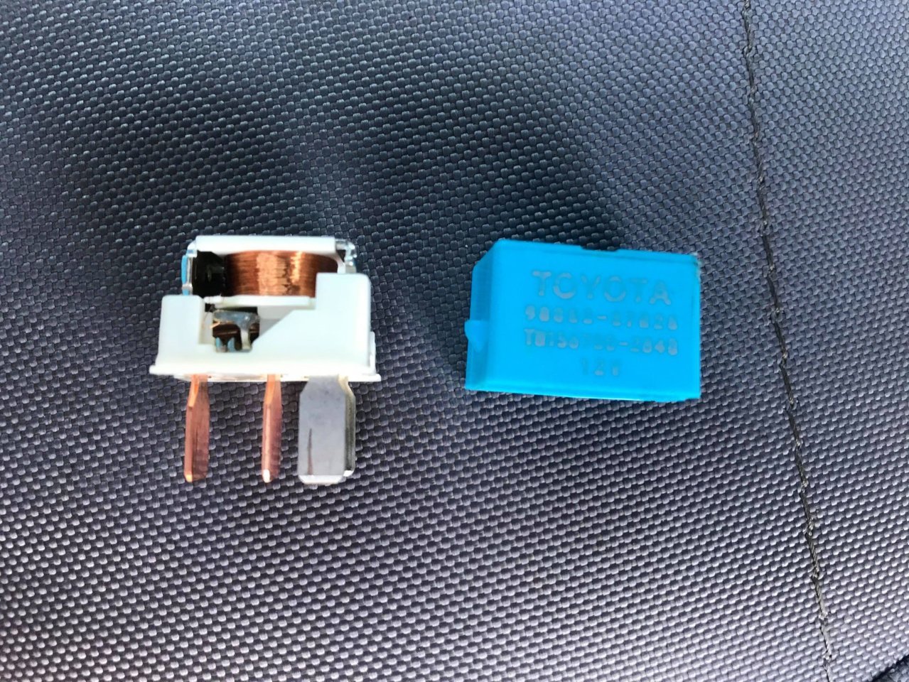 12V power outlet relay disassembled.jpg