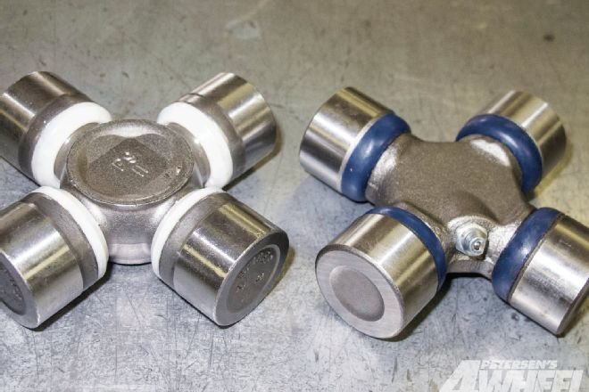 131-1306-09+double-jointed-u-joint-differences+greasable-and-non-greasable-u-joints.jpg