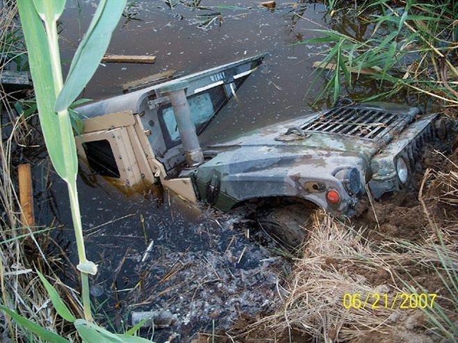 131_0804_18_z+april_2008_military_whoops+hummer_mud_sunk.jpg