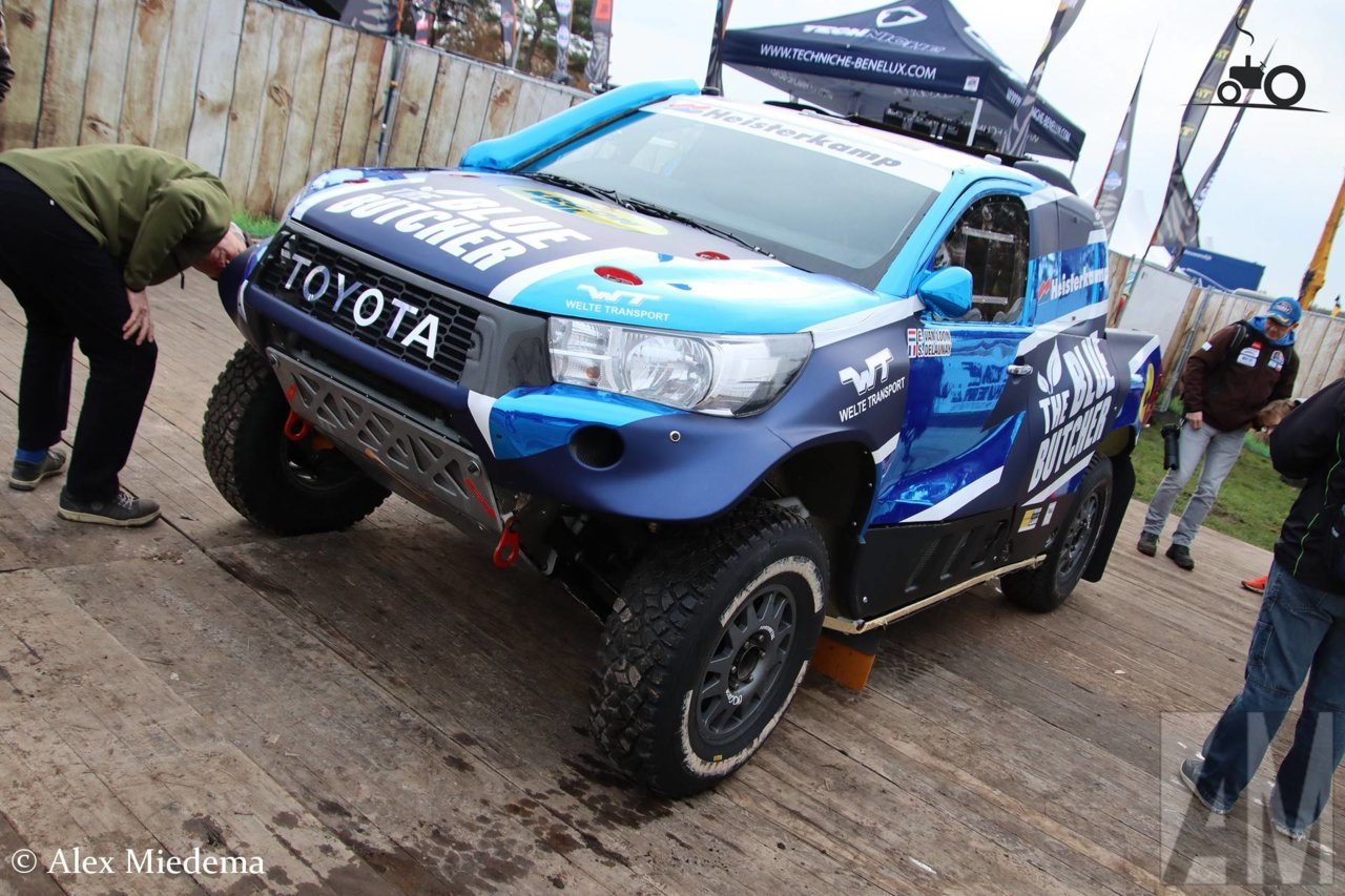 1336067-hilux-toyota.jpg