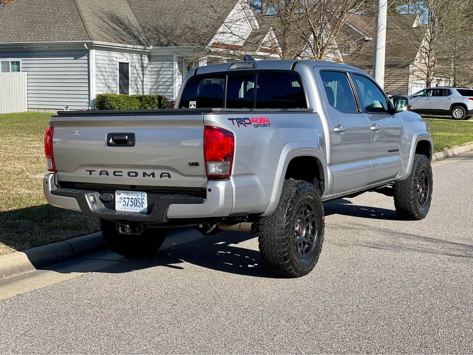 2016 Silver Sky Metallic Toyota Double Cab TRD Sport 4x4