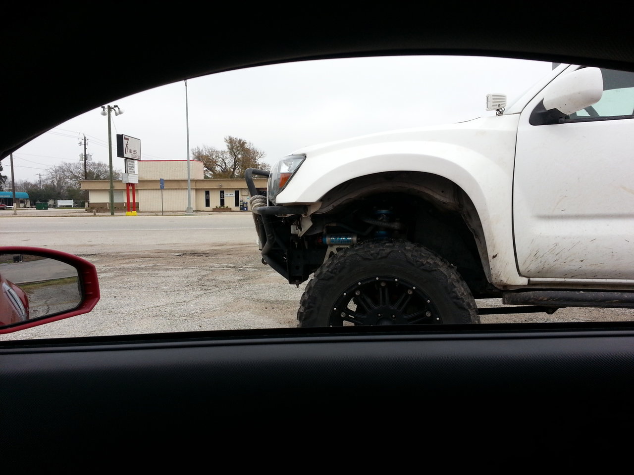 1404ux_edc84c3fd2d4cb31eec7a8a861bac39dec93de8d.jpg
