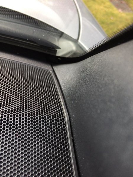 Rattling dash speaker grill