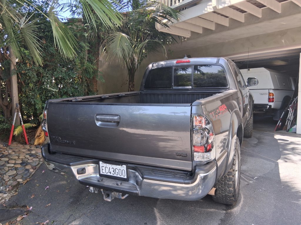 15 TACOMA 1.jpg