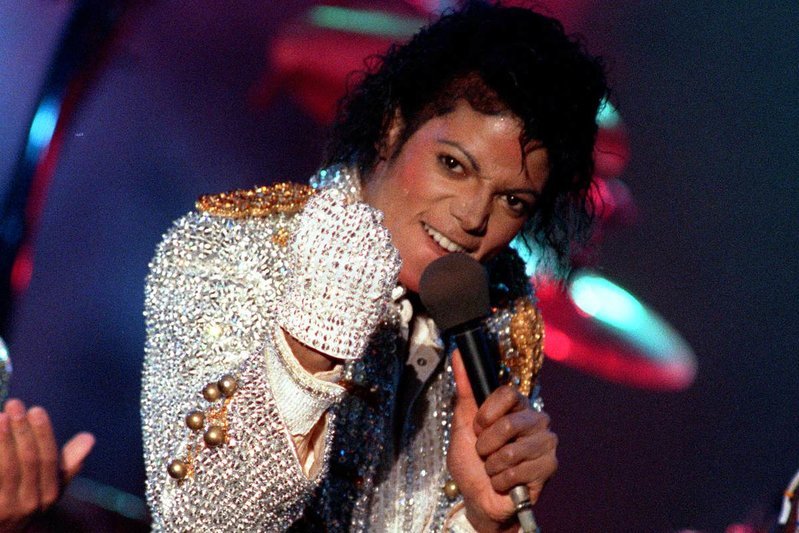 150729-michael-jackson-glove-mn-1025_8f8cccc37d1f44eadb6b938245b6452c_nbcnews-fp-1200-800.jpg