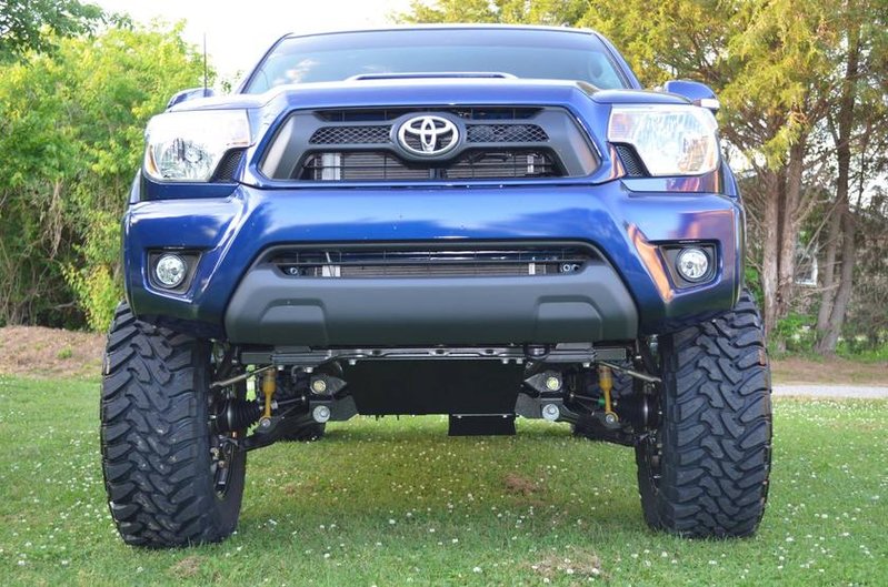 toyota tacoma lifted 8 inches