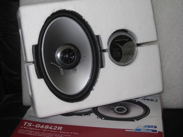 17 inch Tacoma wheels, stereo 013.jpg