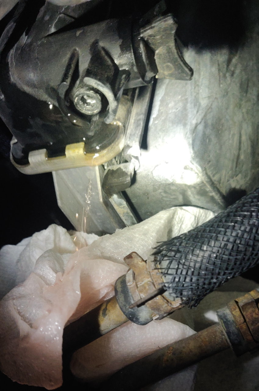 17 PSI LOWER LEFT RAD LEAK.jpg
