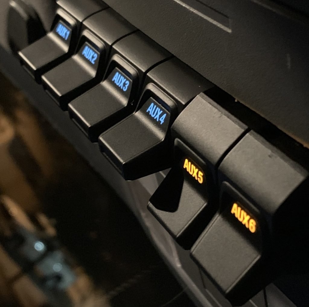 17_2014_f150_aux_upfitter_switches_oem_f250-1024x1018.jpg