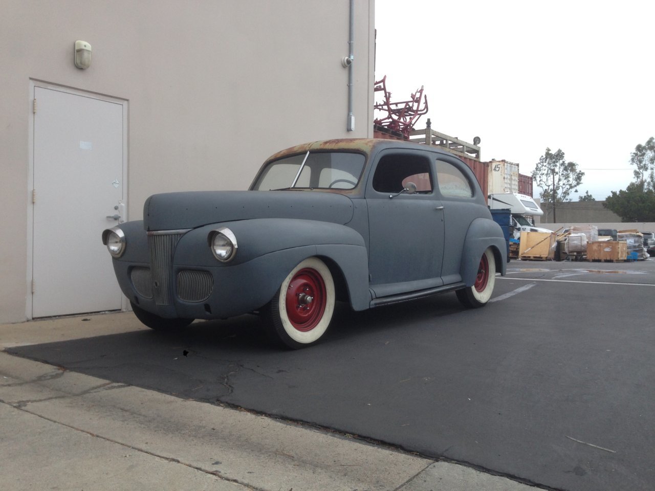 1941 Ford Tudor-Exterior 077.jpg