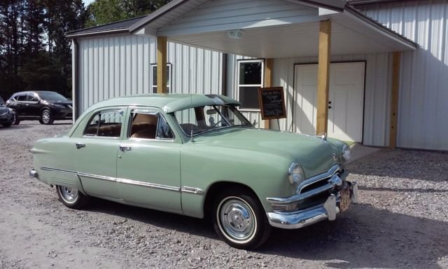 1950-ford-custom-deluxe-4-door-sedan-1.jpg