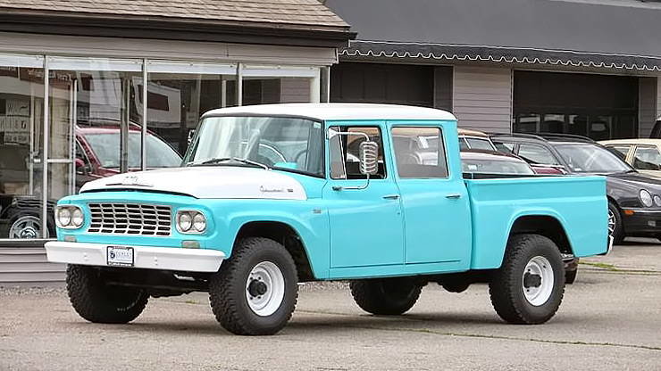 1962-International-Harvester-Travelette-crew-cab.jpg