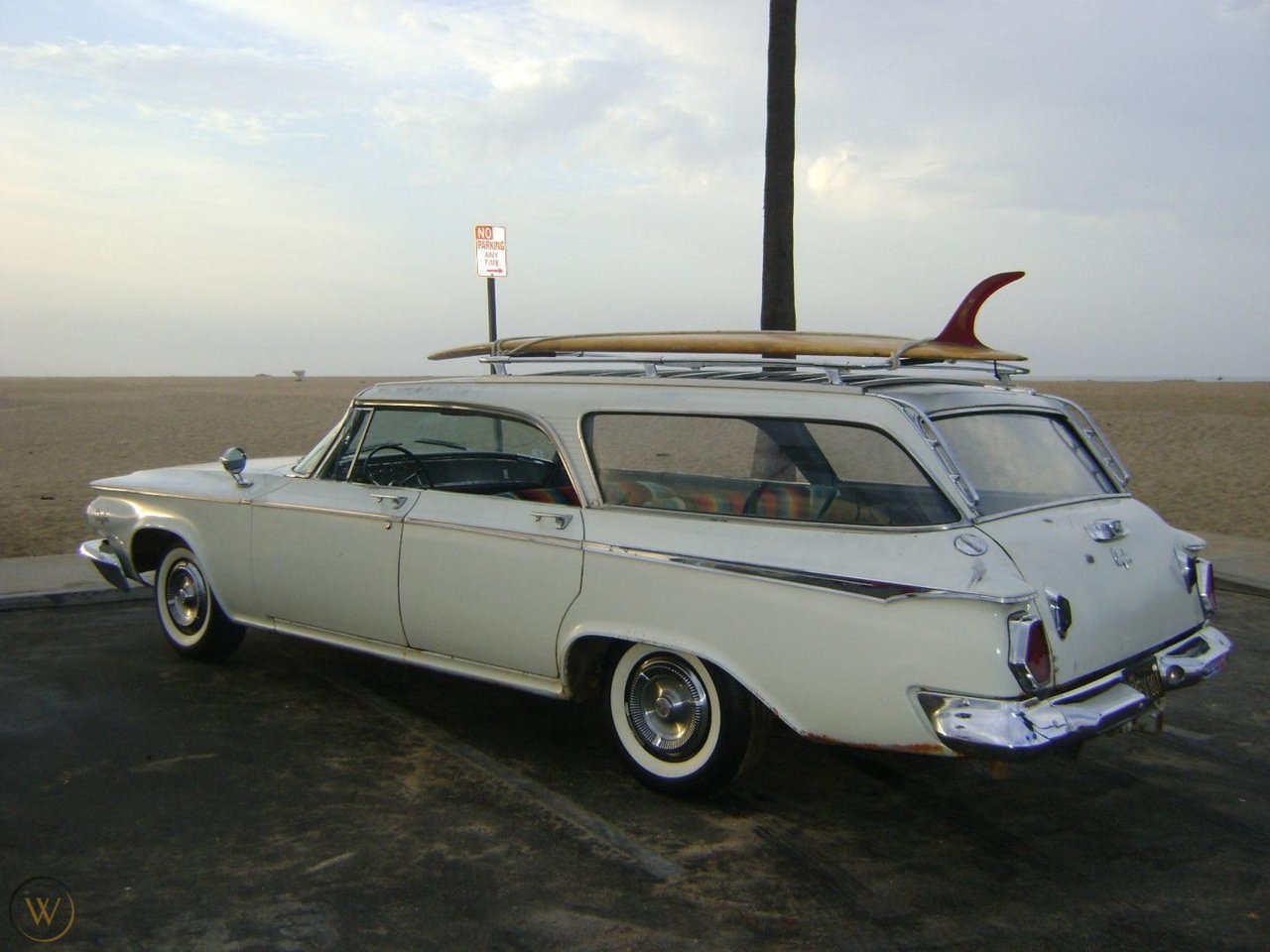 1964-chrysler-newport-pillarless-full_360_01251717381b3acf101ba84e893e6f98.jpg