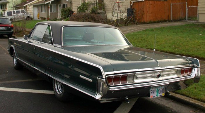 1965-chrysler-300-rear.jpg